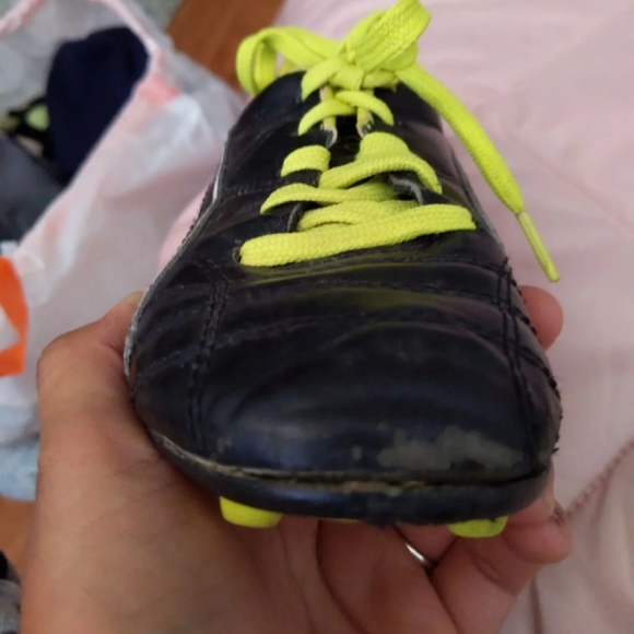 Boys puma cleats - Picture 3 of 6